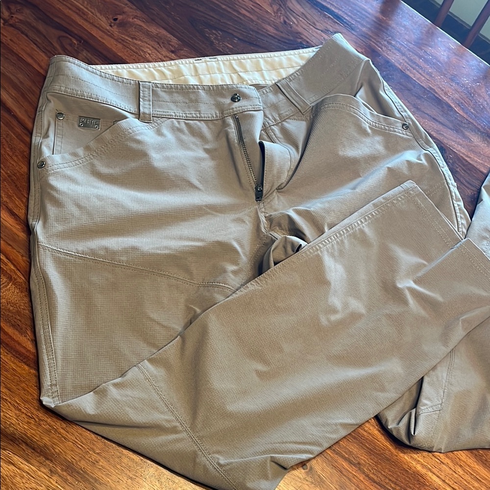 Kuhl Tan Cargo Pants Outdoor-Ready Versatility